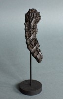 http://www.arturmoser.de/files/gimgs/th-30_Pale Fire, 2017, Ebenholz, 8,5 x2,5 x 1,8 cm.jpg